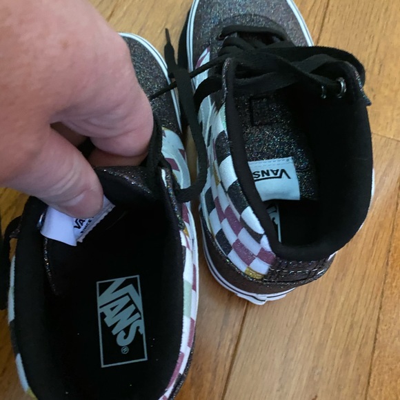 Vans - Picture 2 of 5